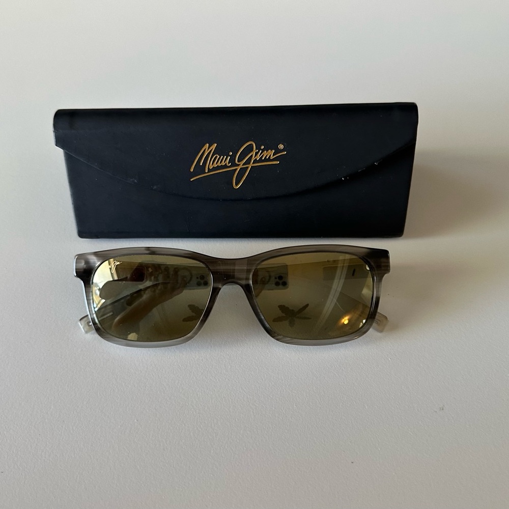 New without tags. Includes original case and cloth.